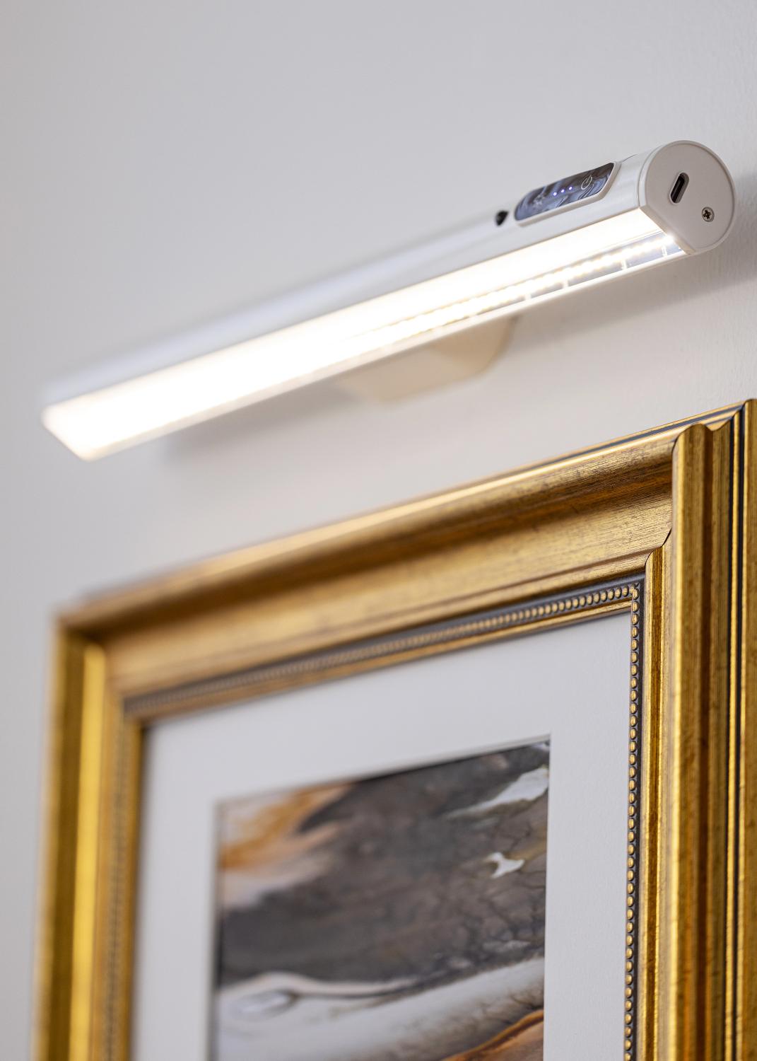 Product Image for KAILA Illuminate Paristokäyttöinen Tauluvalaisin 35 cm - Valkoinen